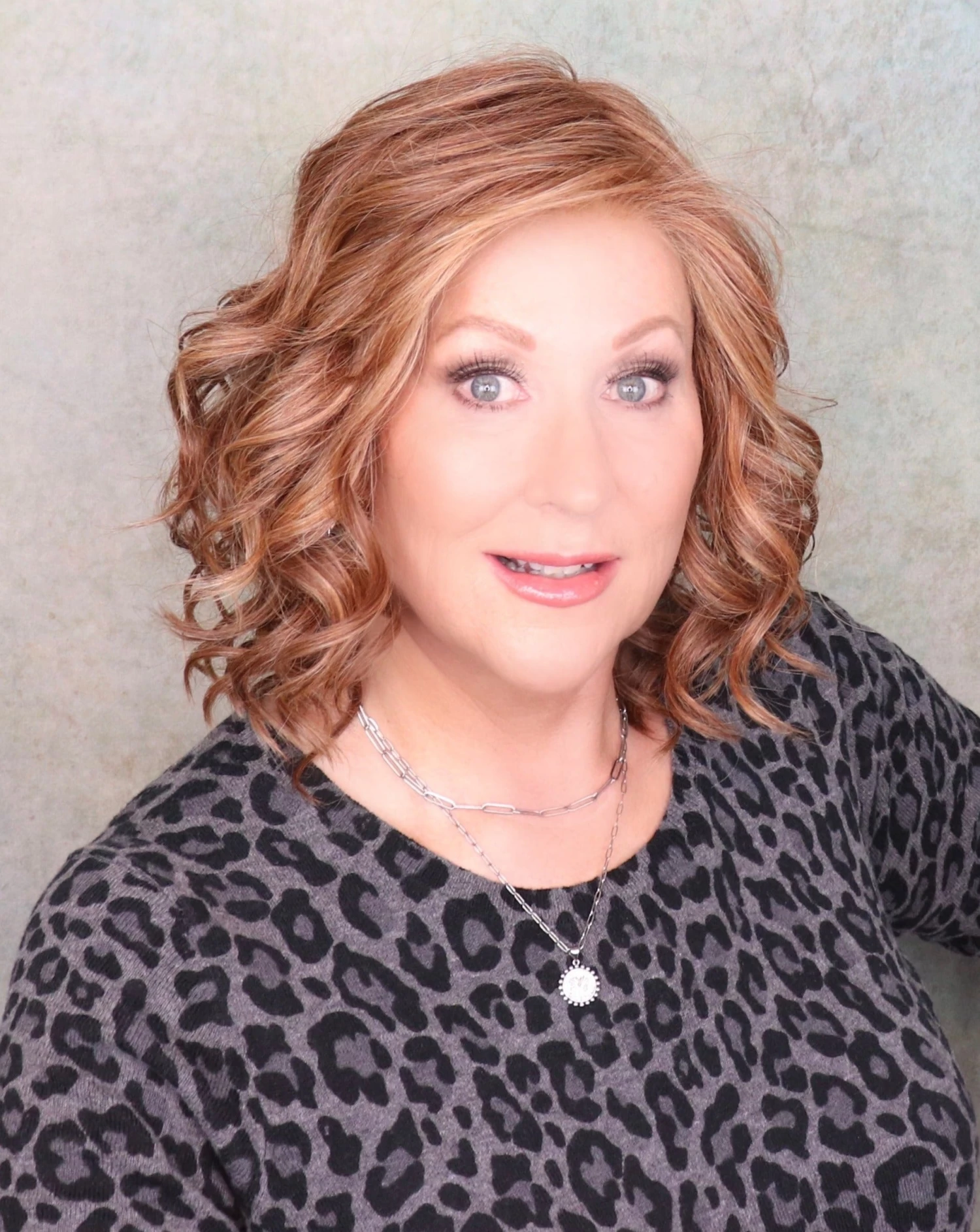 Editor's Pick Wig By Raquel Welch | Average Cap 7 Editor's Pick Wig By Raquel Welch | Average Cap - Image 5