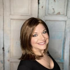 Regal Wig By Mane Attraction -Beautique Hair Shop MARegalNutmeg